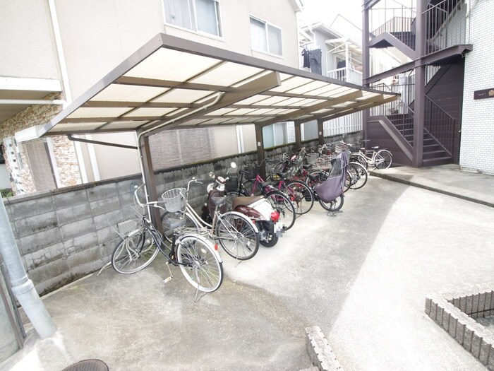 物件外観写真6　(駐輪場)