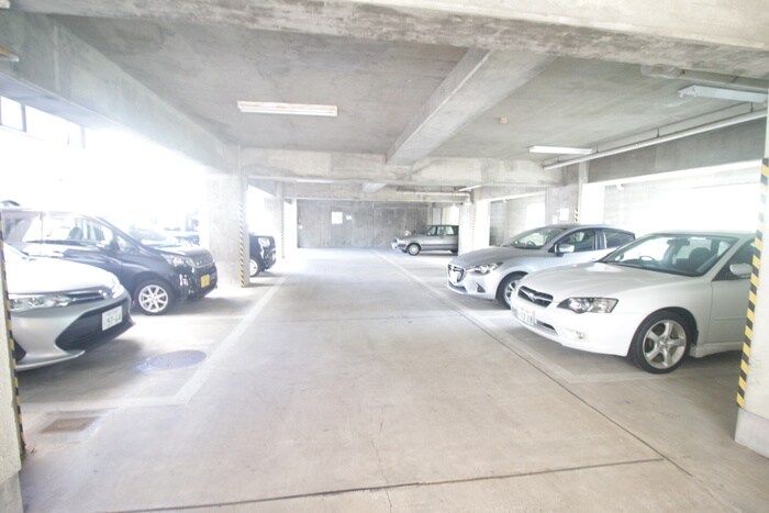 物件外観写真4　(駐車場)