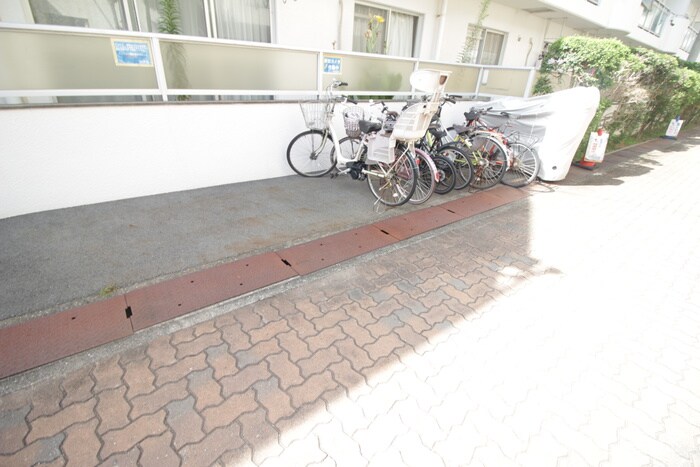 物件外観写真5　(駐輪場)