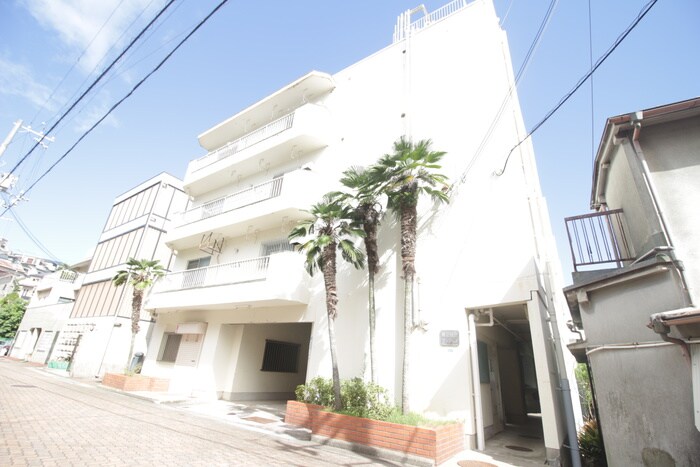 物件外観写真6　(エントランス部分)