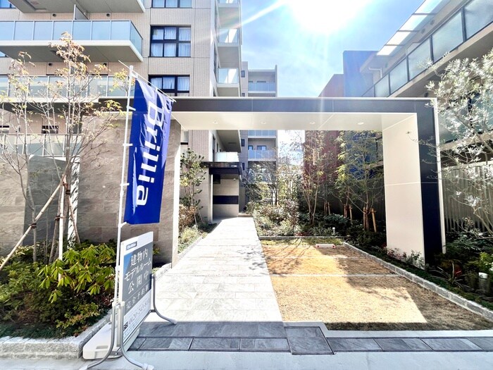 物件外観写真4　(エントランス部分)