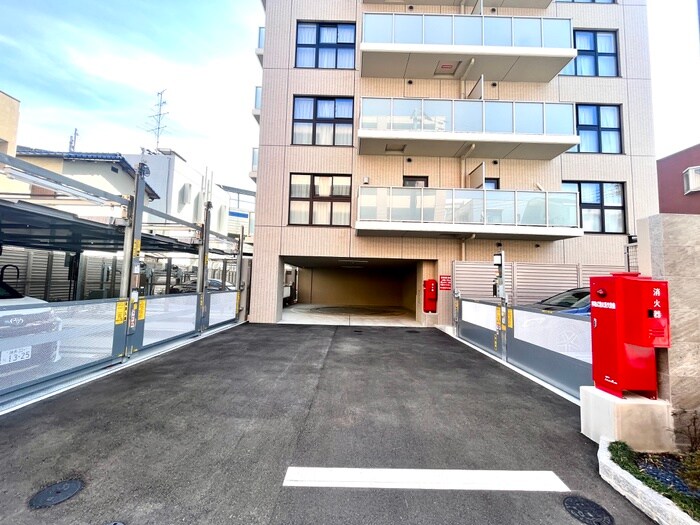 物件外観写真6　(駐車場)