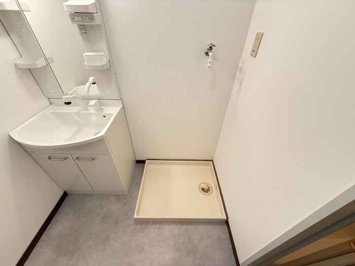 物件内観写真12　(洗濯機置場)