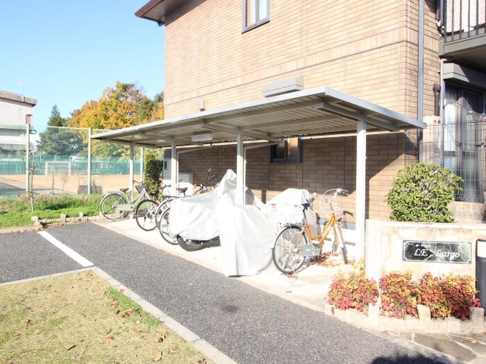 物件外観写真3　(駐輪場)