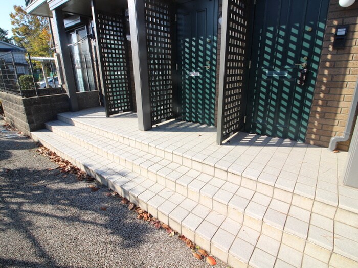 物件外観写真5　(エントランス部分)