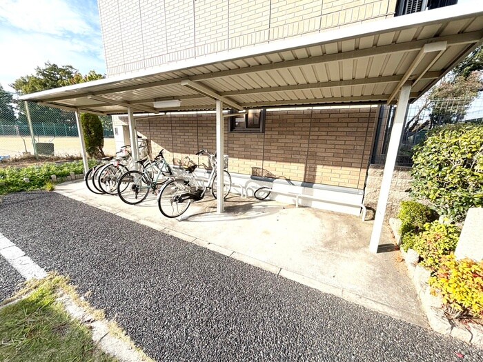 物件外観写真5　(駐輪場)