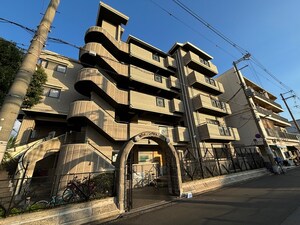 カワデンロイヤルハイツ外観写真