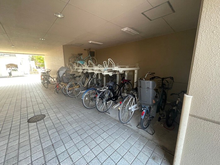 物件外観写真3　(駐輪場)