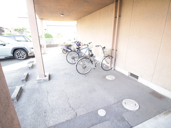 物件外観写真5　(駐車場)