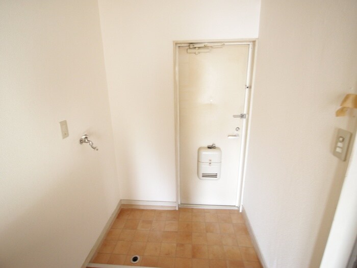 物件内観写真18　(玄関)