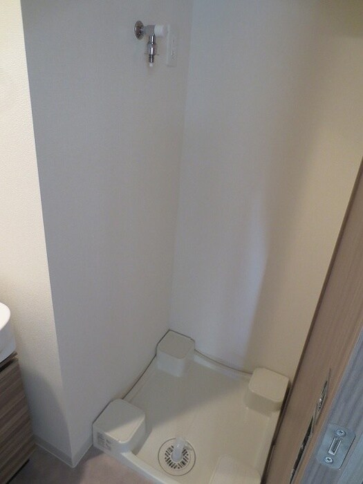 物件内観写真13　(洗濯機置場)