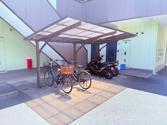 物件外観写真6　(駐輪場)