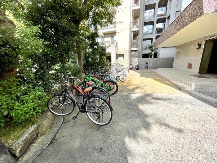物件外観写真4　(駐輪場)