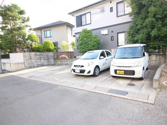 物件外観写真6　(駐車場)