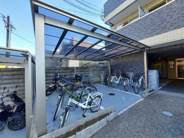 物件外観写真4　(駐輪場)