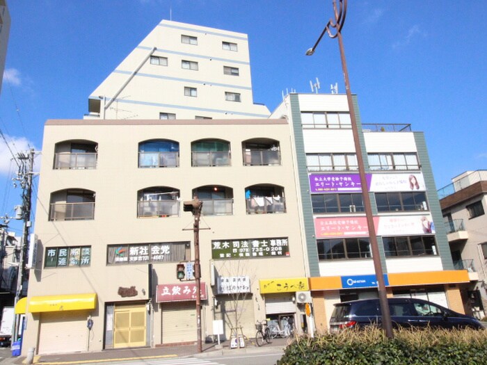 物件外観写真5　(エントランス部分)