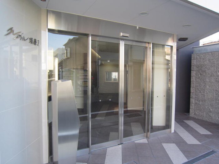 物件外観写真3　(エントランス部分)