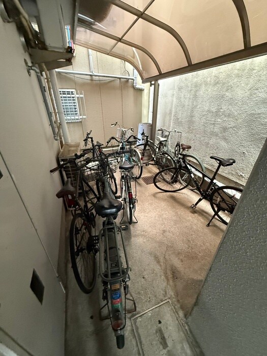 物件外観写真4　(駐輪場)