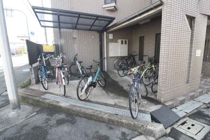 物件外観写真4　(駐輪場)