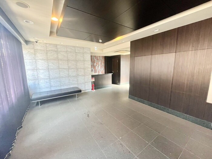 物件外観写真4　(エントランス部分)