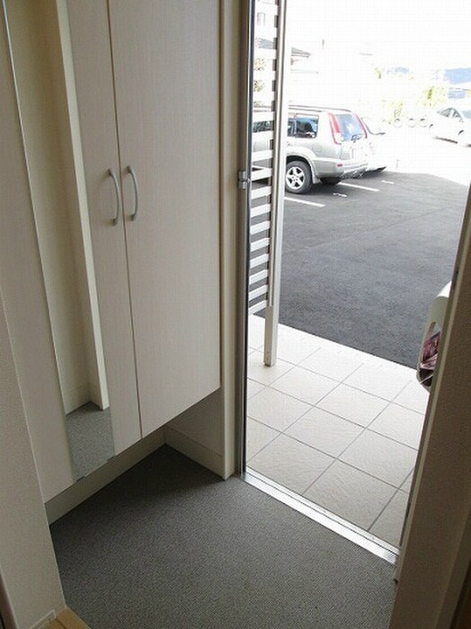 物件内観写真7　(玄関)