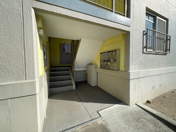 物件外観写真4　(エントランス部分)