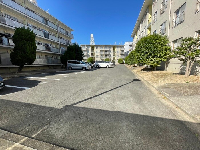 物件外観写真5　(駐車場)