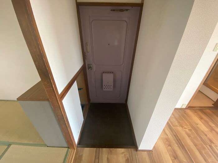 物件内観写真18　(玄関)