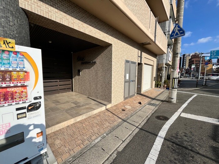 物件外観写真5　(エントランス部分)