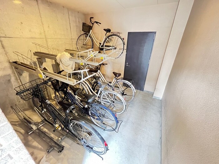 物件外観写真6　(駐輪場)