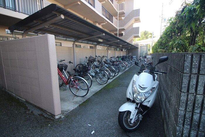 物件外観写真5　(駐輪場)
