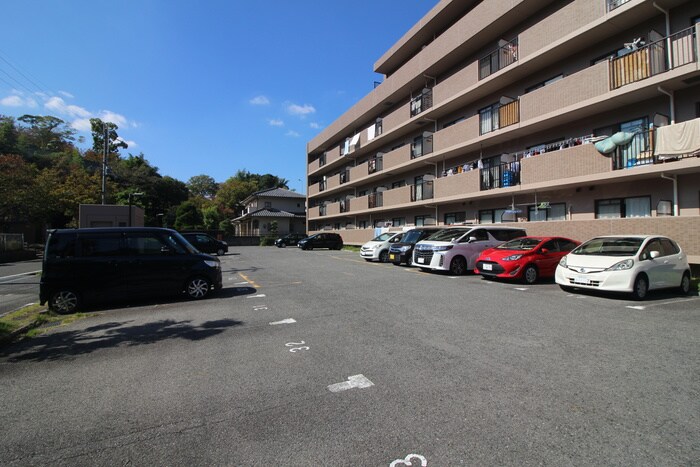 物件外観写真6　(駐車場)