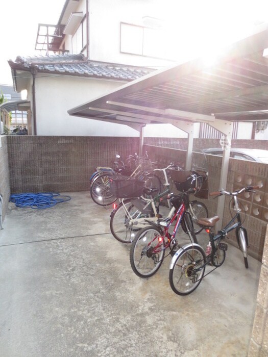 物件外観写真3　(駐輪場)