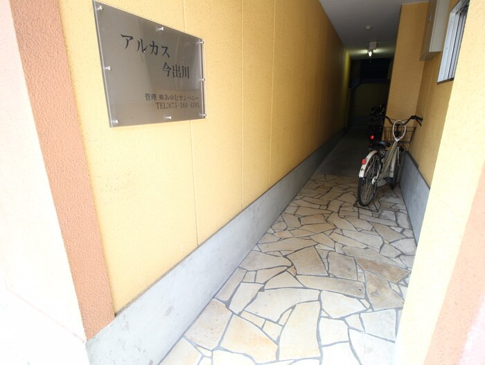 物件外観写真3　(エントランス部分)