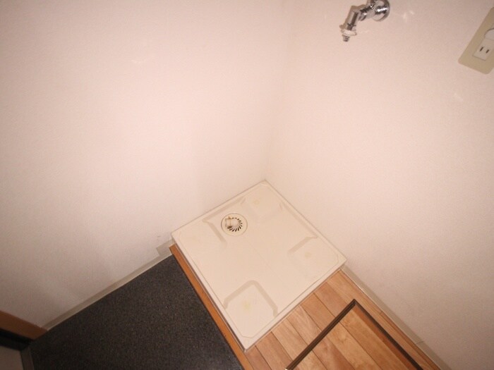 物件内観写真11　(洗濯機置場)