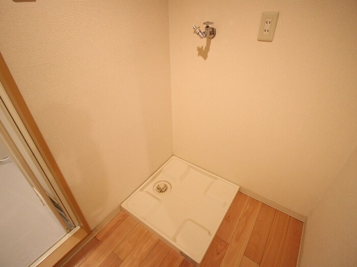 物件内観写真12　(洗濯機置場)