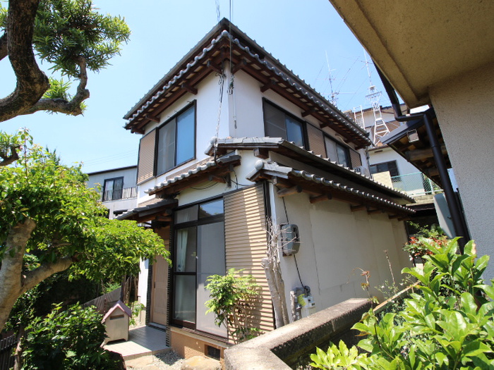 宝塚市花屋敷荘園三丁目貸家