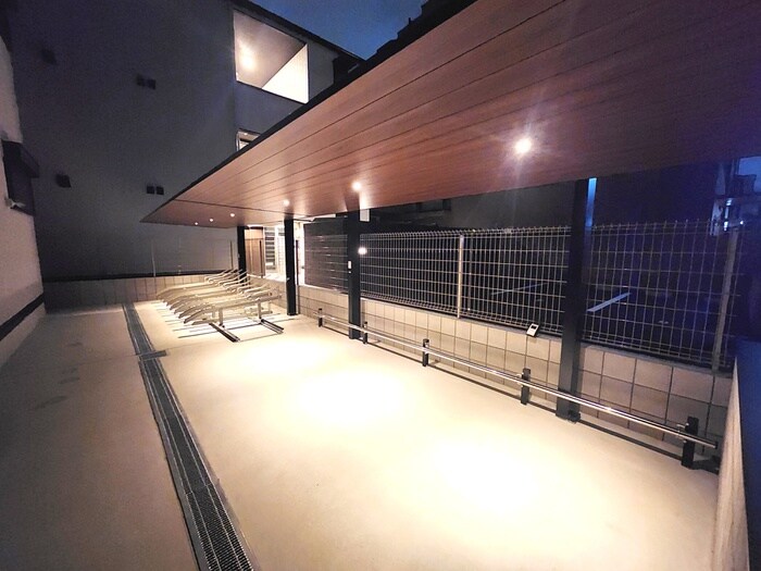 物件外観写真4　(駐輪場)