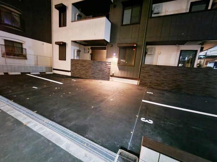 物件外観写真5　(駐車場)