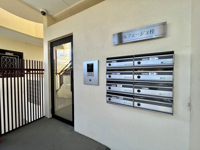 物件外観写真6　(エントランス部分)