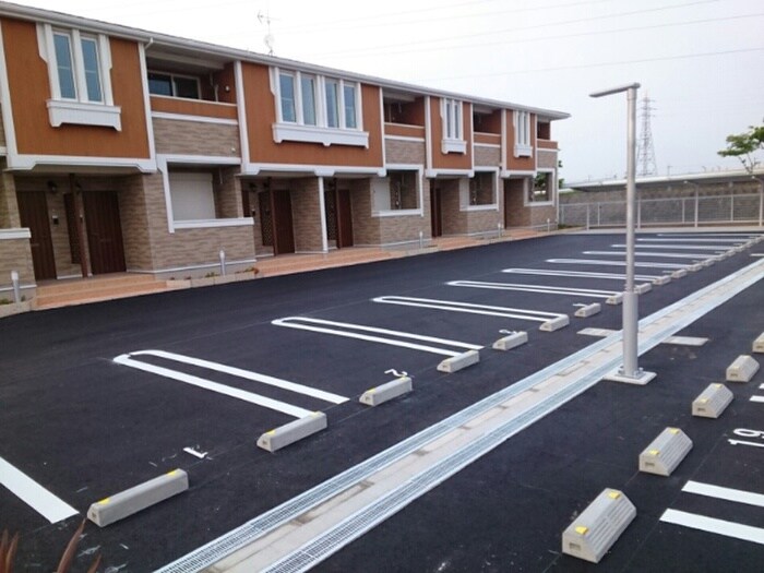 物件外観写真3　(駐車場)