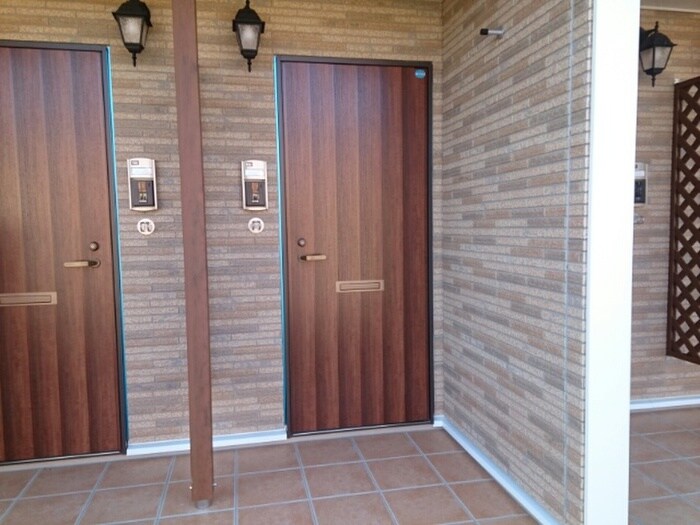 物件外観写真5　(エントランス部分)