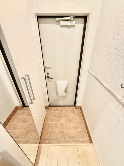 物件内観写真18　(玄関)