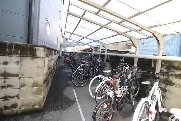 物件外観写真4　(駐輪場)