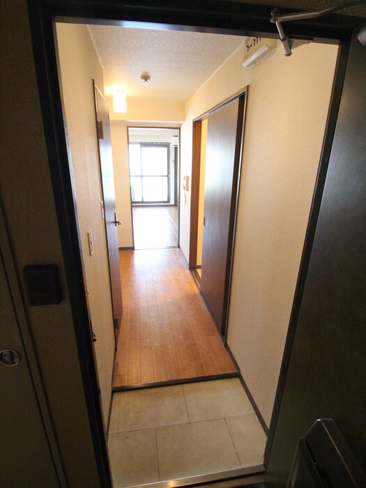 物件内観写真7　(玄関)