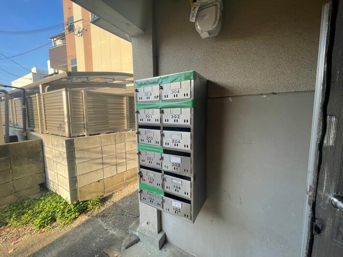 物件外観写真6　(エントランス部分)