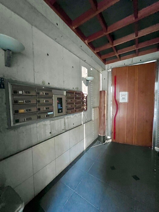 物件外観写真2　(エントランス部分)