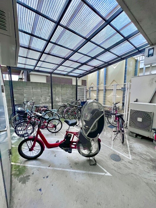 物件外観写真4　(駐輪場)
