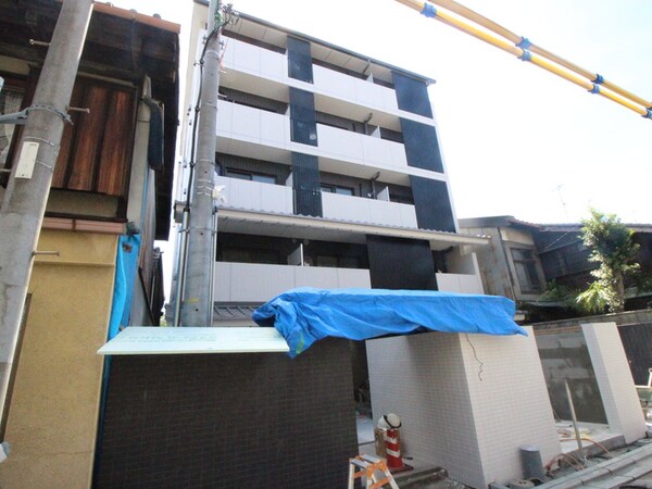 建築中
