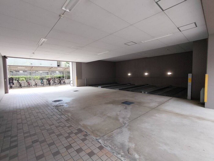 物件外観写真5　(駐車場)